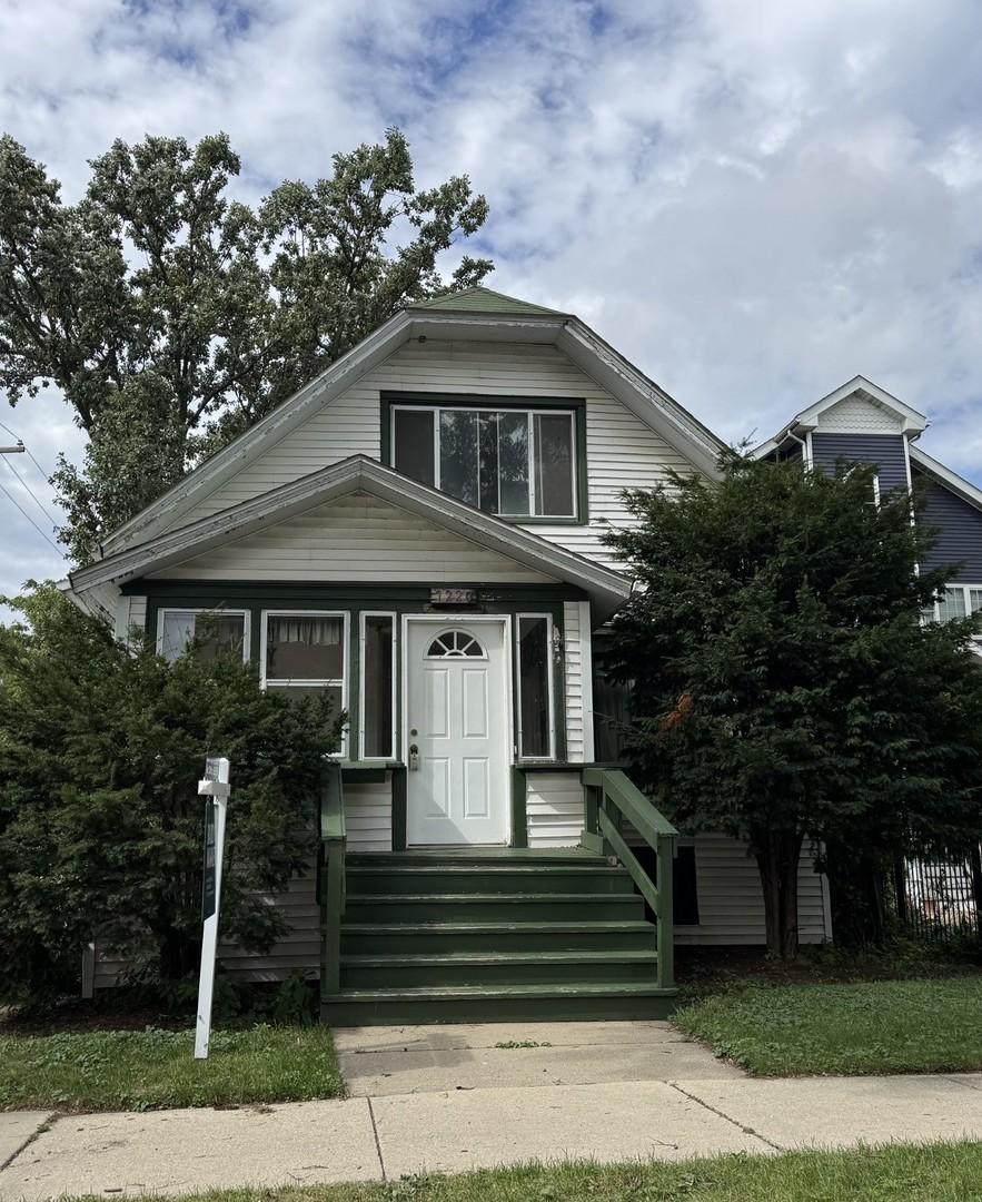 7220 N Hamilton Ave., Chicago, IL 60645