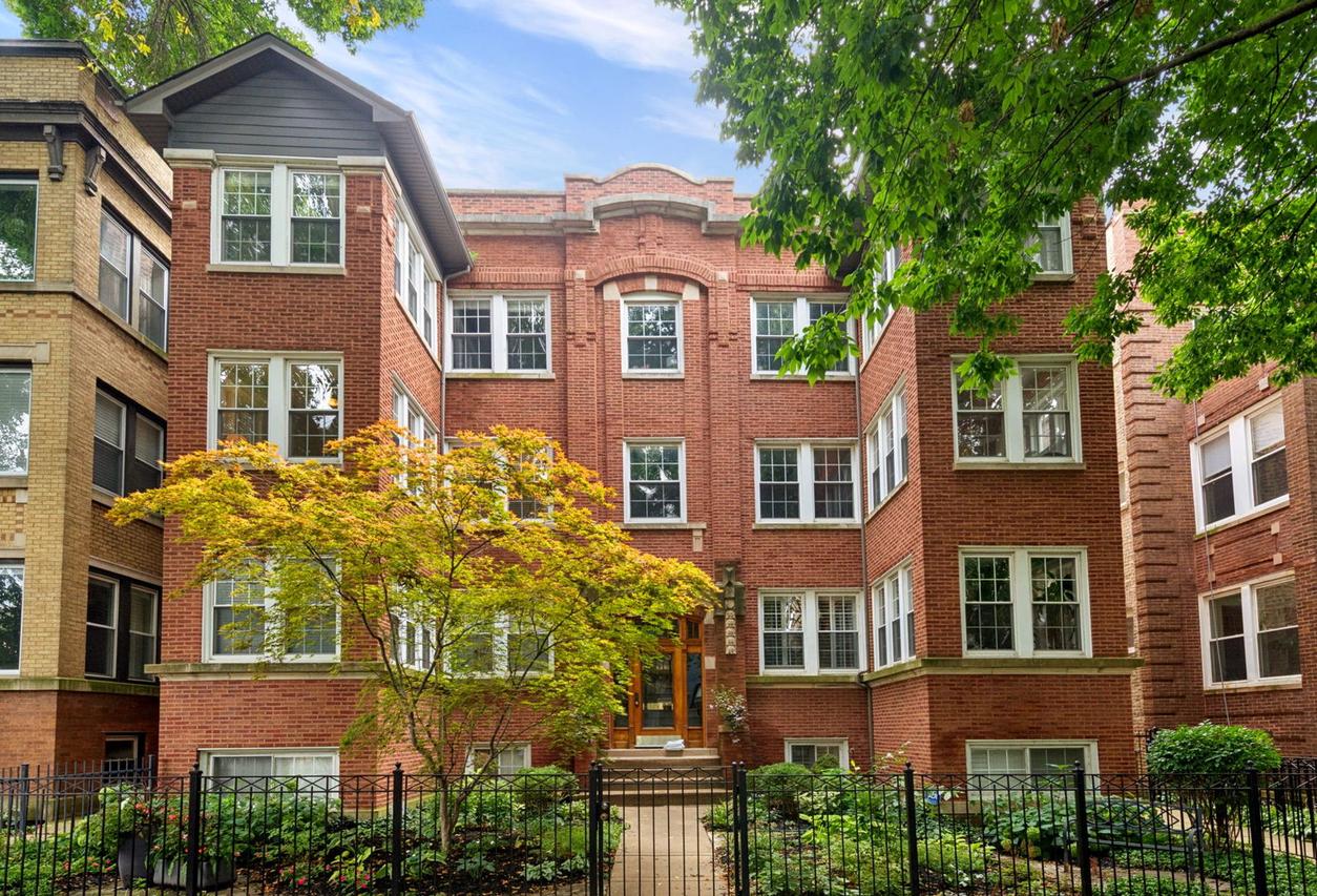 1321 W Winnemac Ave. #2E, Chicago, IL 60640