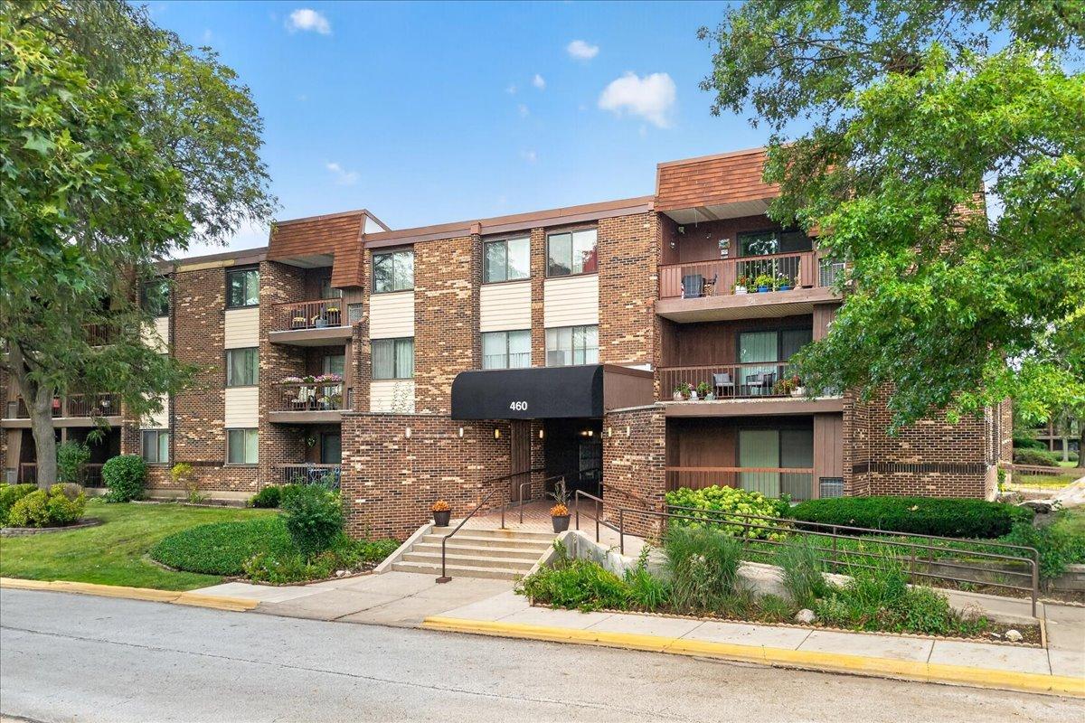 460 Raintree Ct. #1H, Glen Ellyn, IL 60137