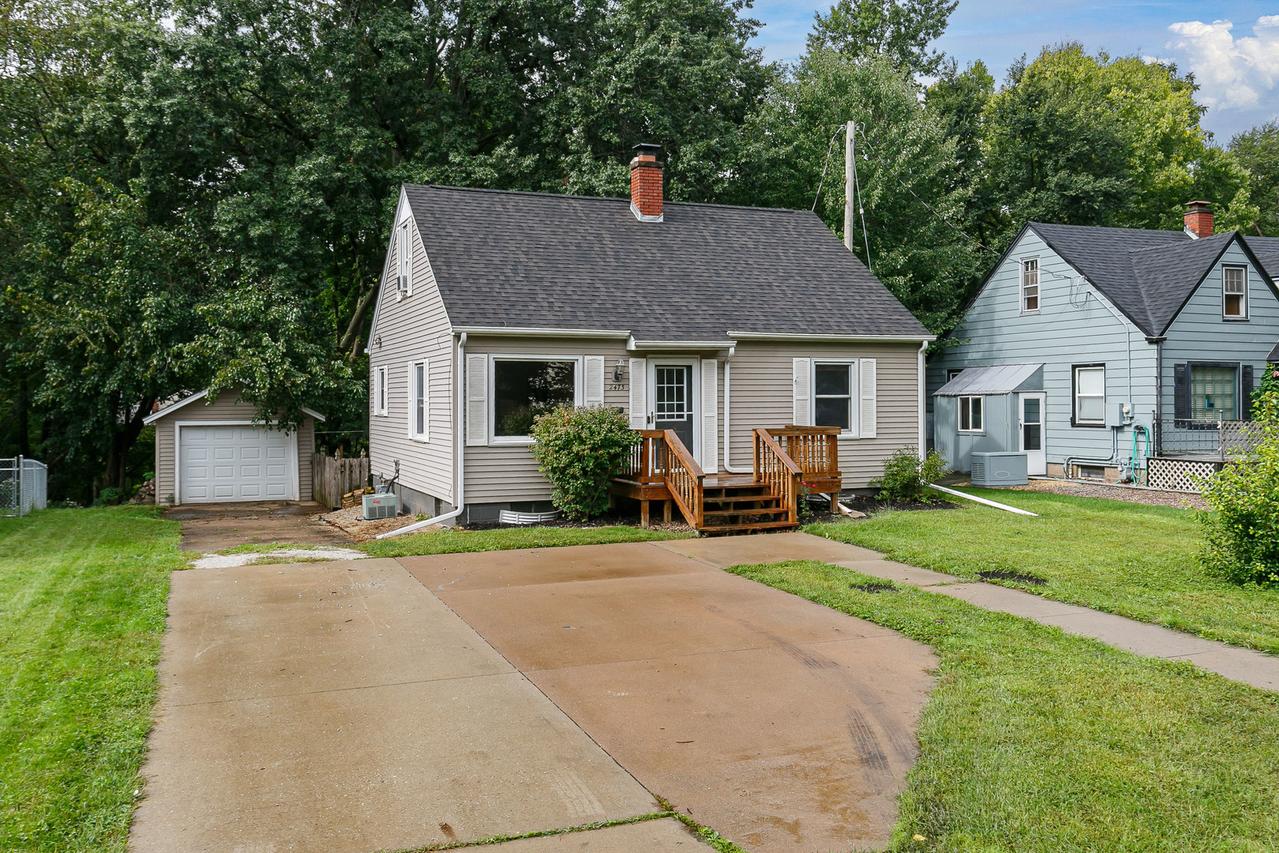 2473 31st Street Ct., Moline, IL 61265