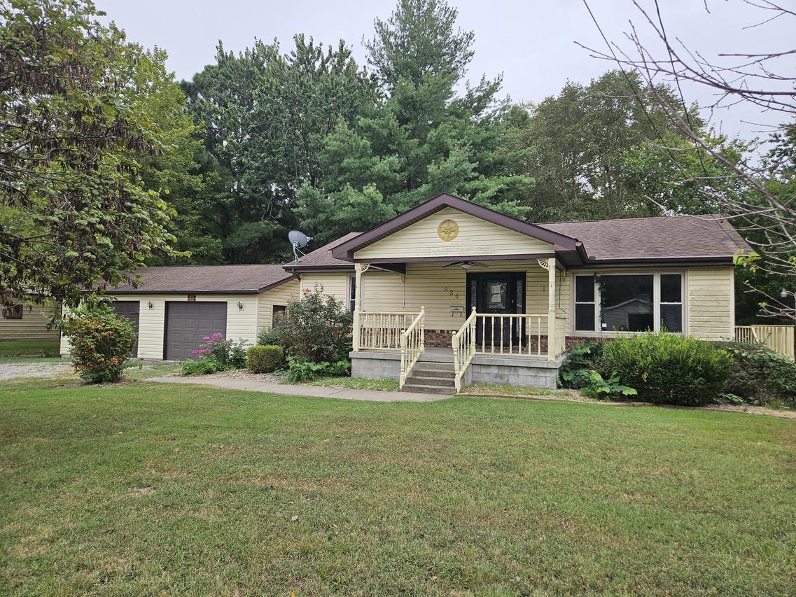 926 E Webster St., Benton, IL 62812