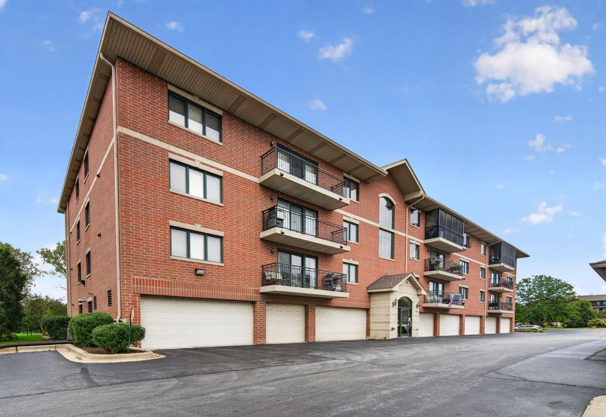 6850 W Winding Tr. #306, Oak Forest, IL 60452