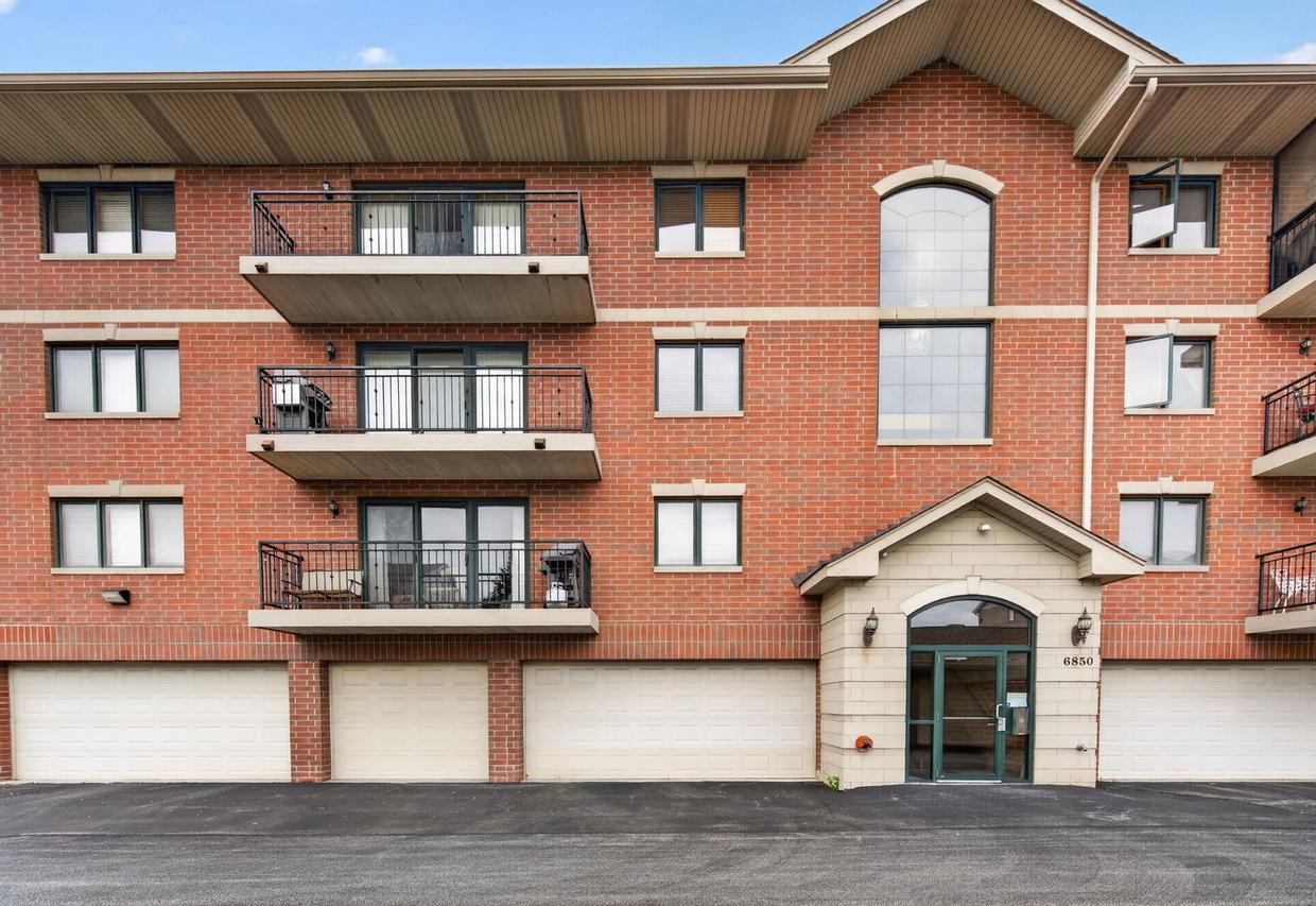6850 W Winding Tr. #306, Oak Forest, IL 60452