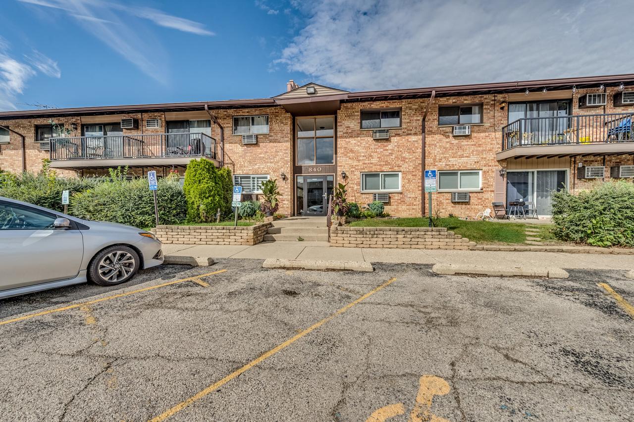 840 E Old Willow Rd. #112, Prospect Heights, IL 60070