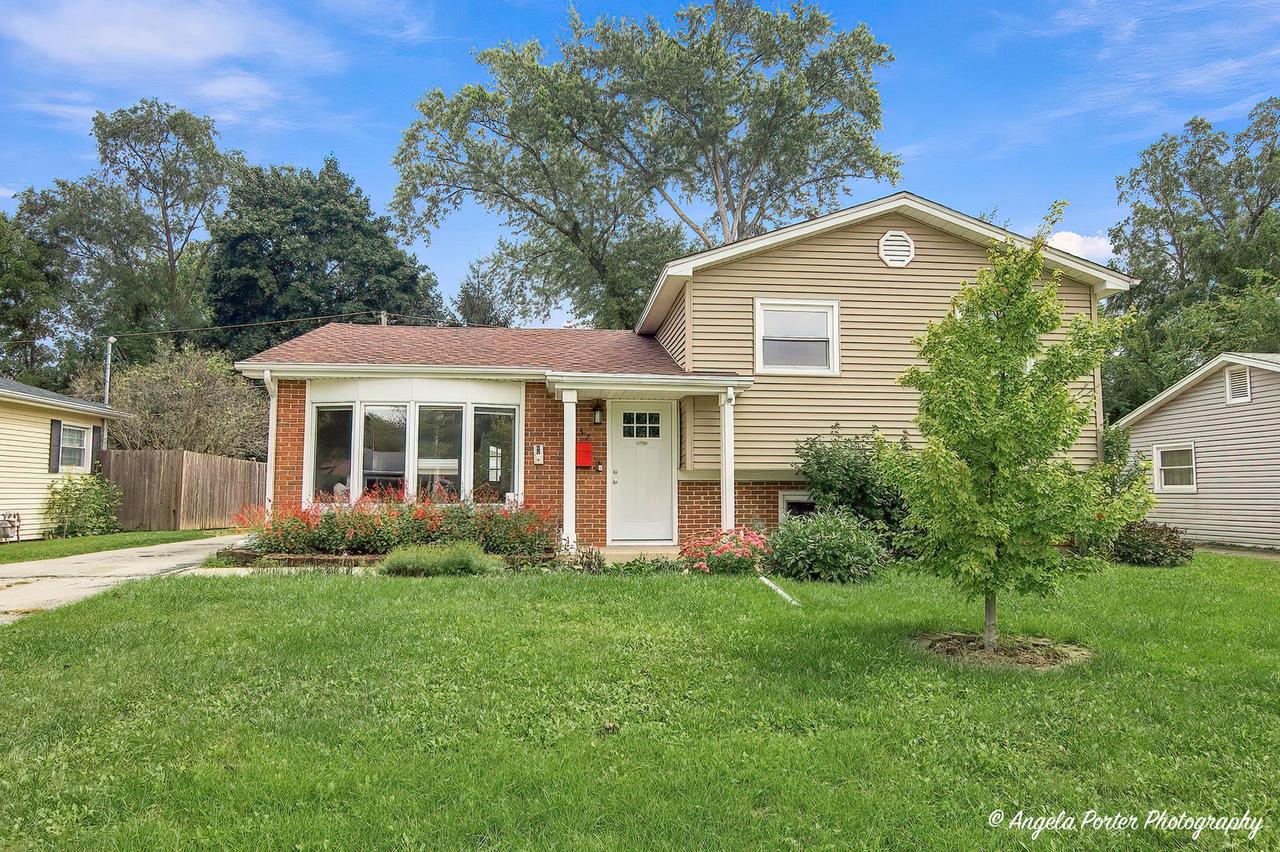 637 N Greenview Ave., Mundelein, IL 60060