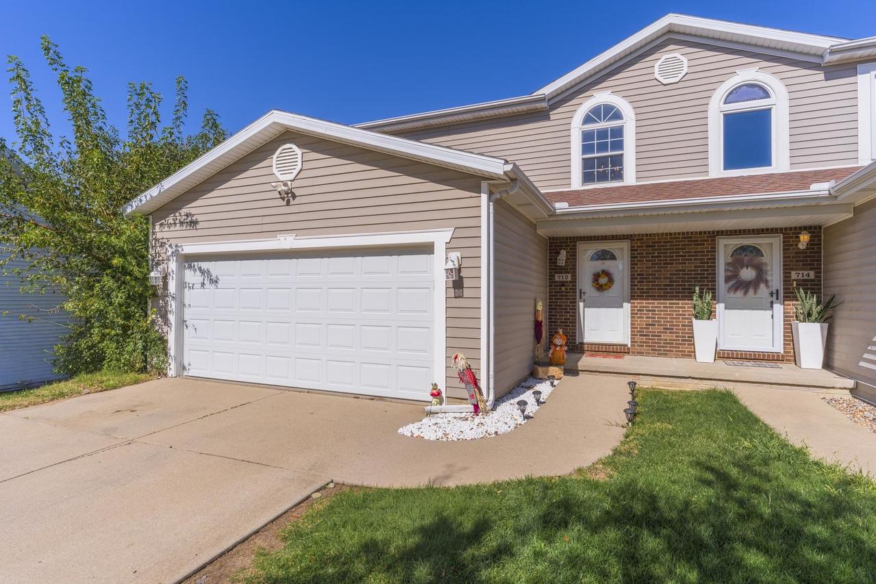 712 Clairidge Cc Green, Normal, IL 61761