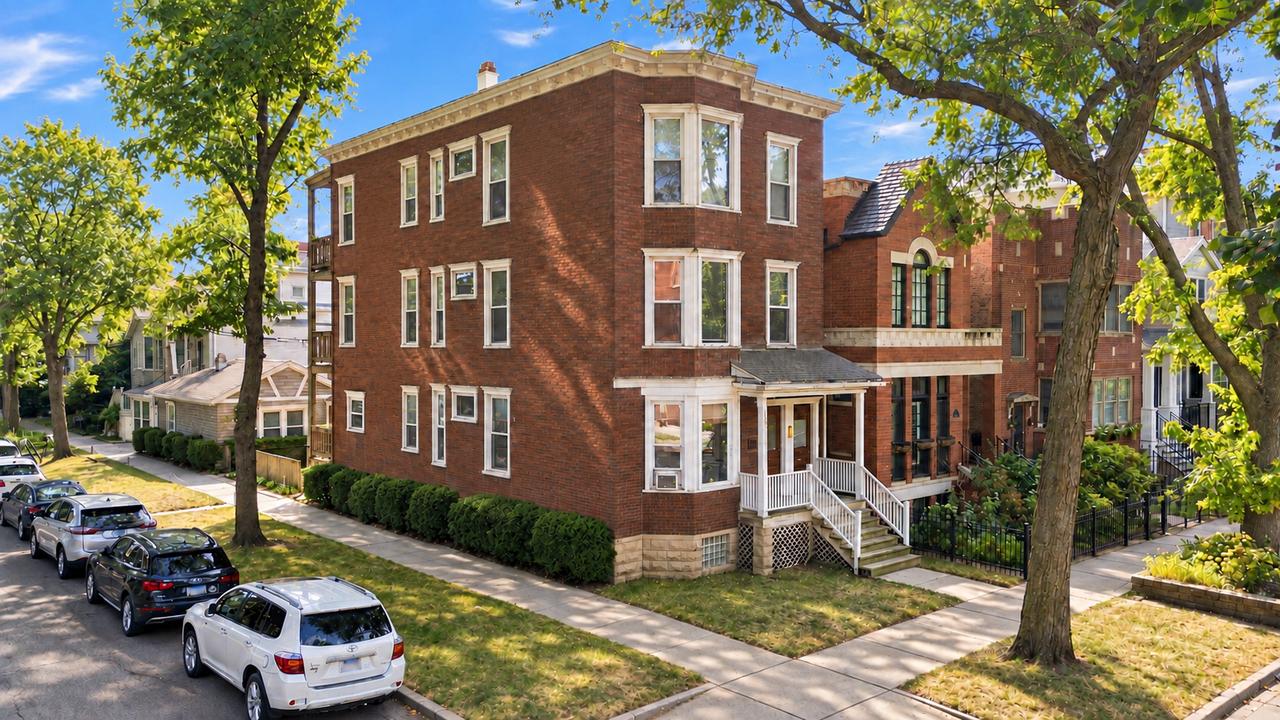 1535 W Grace St., Chicago, IL 60613