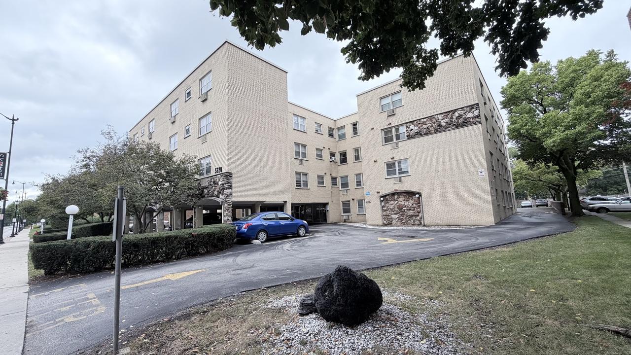 5220 Oakton St. #204, Skokie, IL 60077
