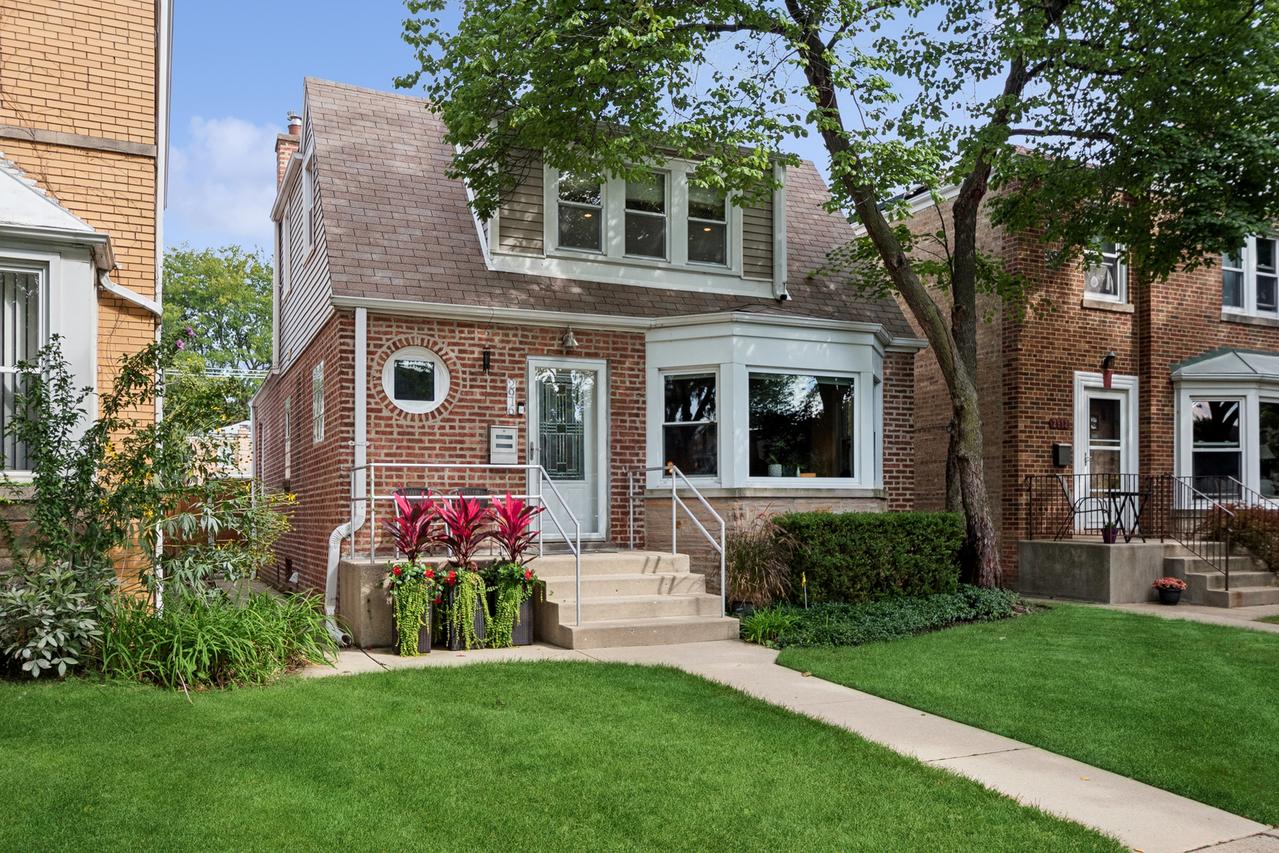 2916 W Fargo Ave., Chicago, IL 60645