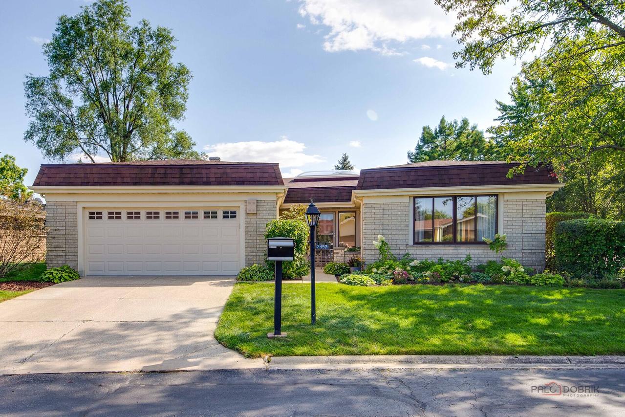 2457 Seville Cir., Northbrook, IL 60062