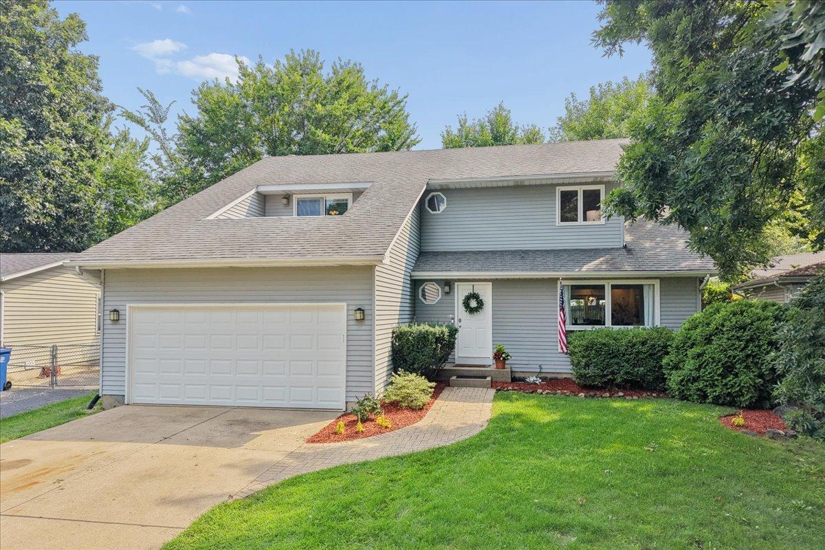 33202 N Woodland Ter., Grayslake, IL 60030
