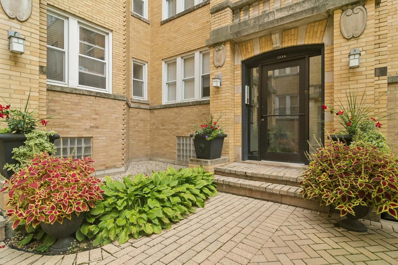 1336 W Estes Ave. #2N, Chicago, IL 60626