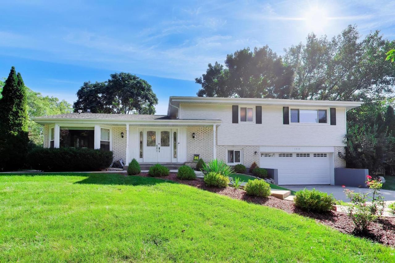 1939 Clover Rd., Northbrook, IL 60062
