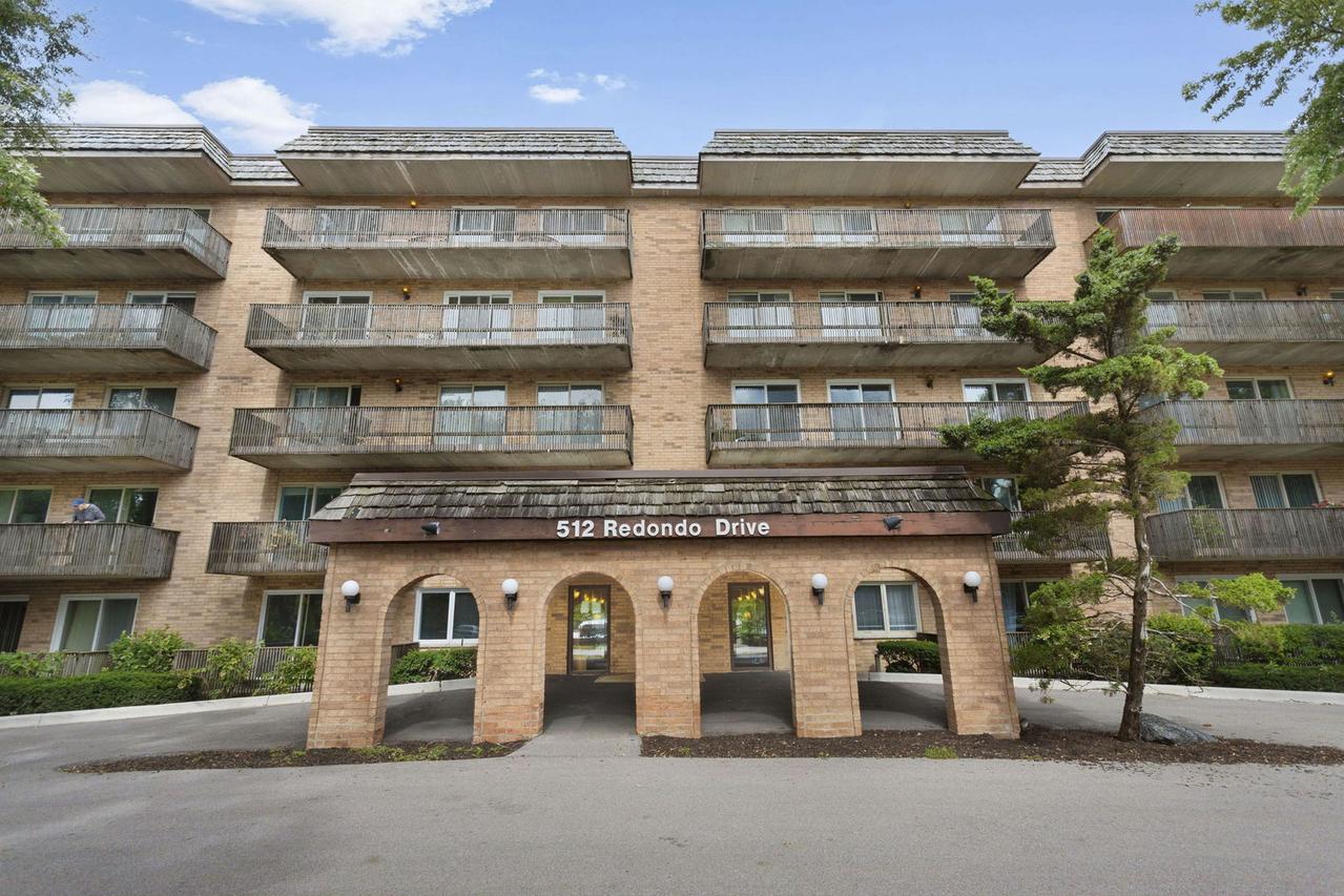 512 Redondo Dr. #308, Downers Grove, IL 60516