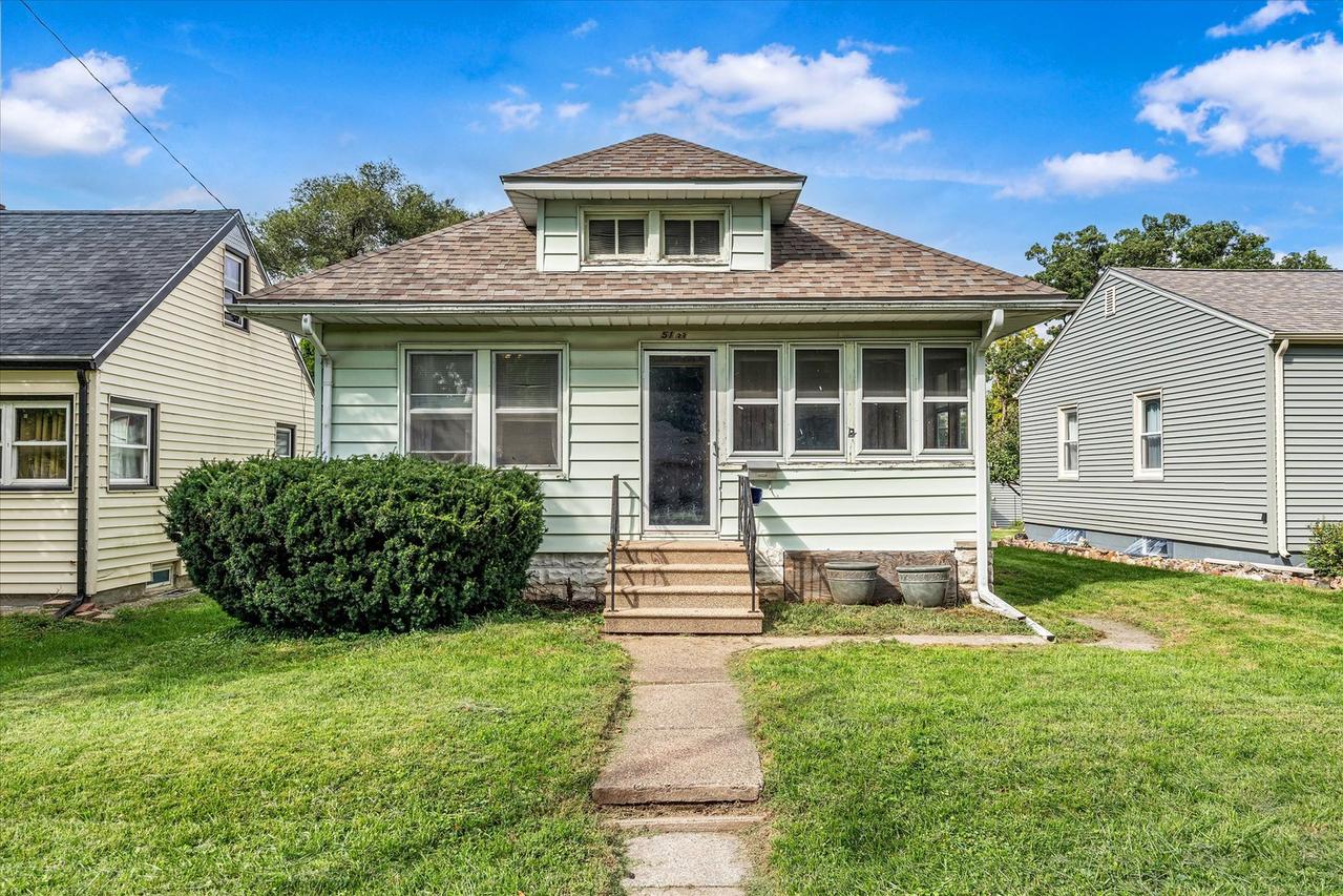 5133 7th Ave., Moline, IL 61265