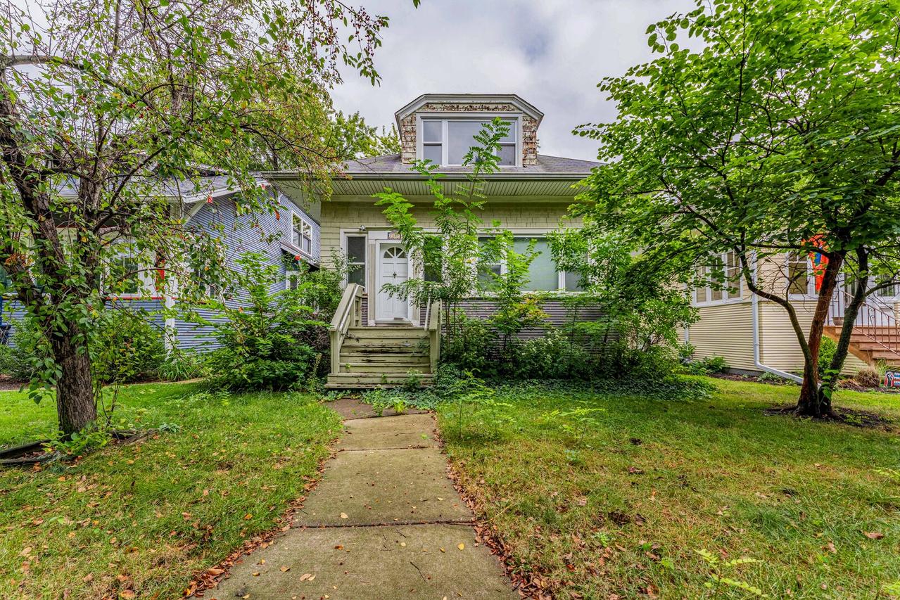 718 N Ridgeland Ave., Oak Park, IL 60302