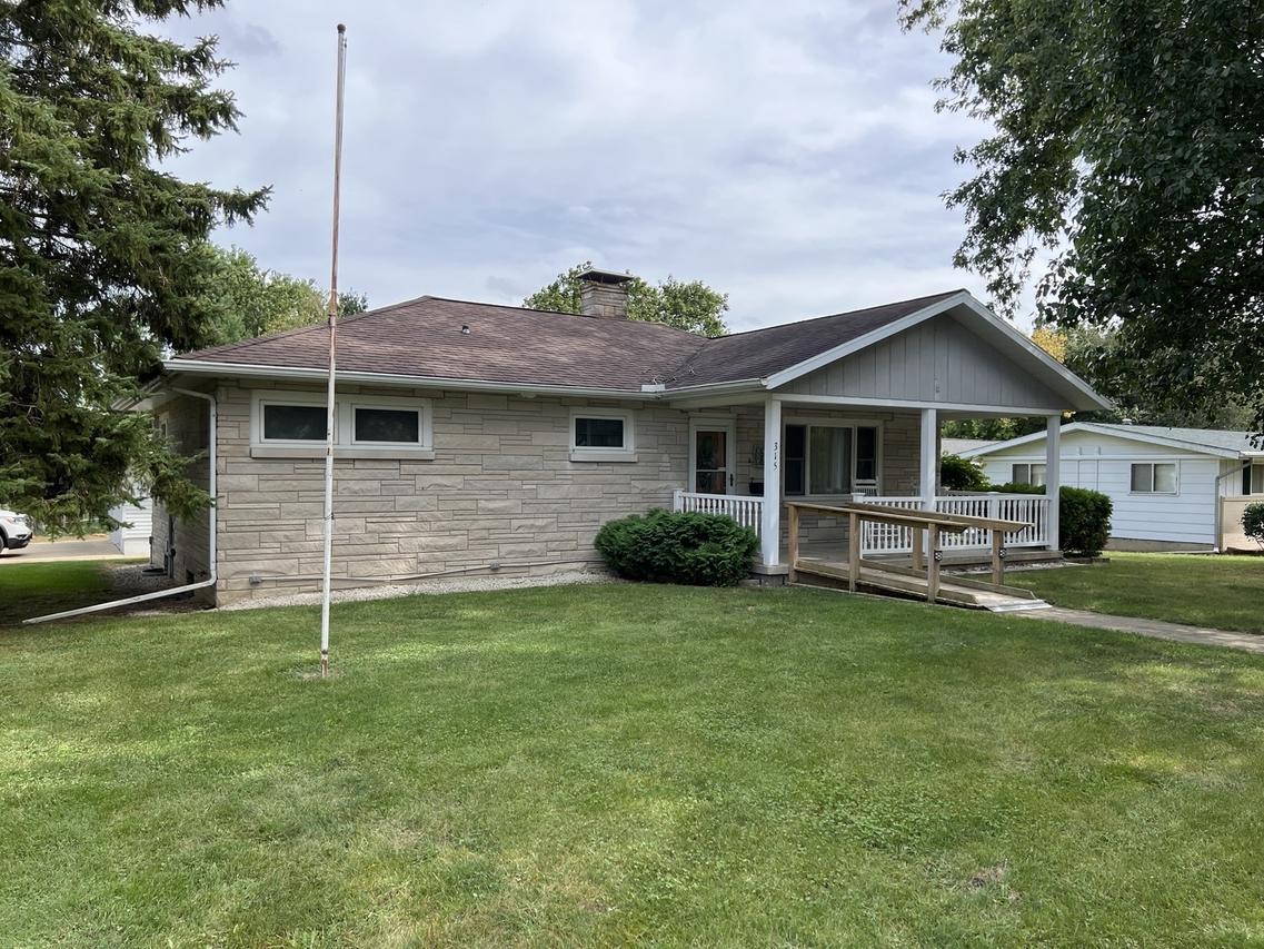 315 S Cherry St., Paxton, IL 60957