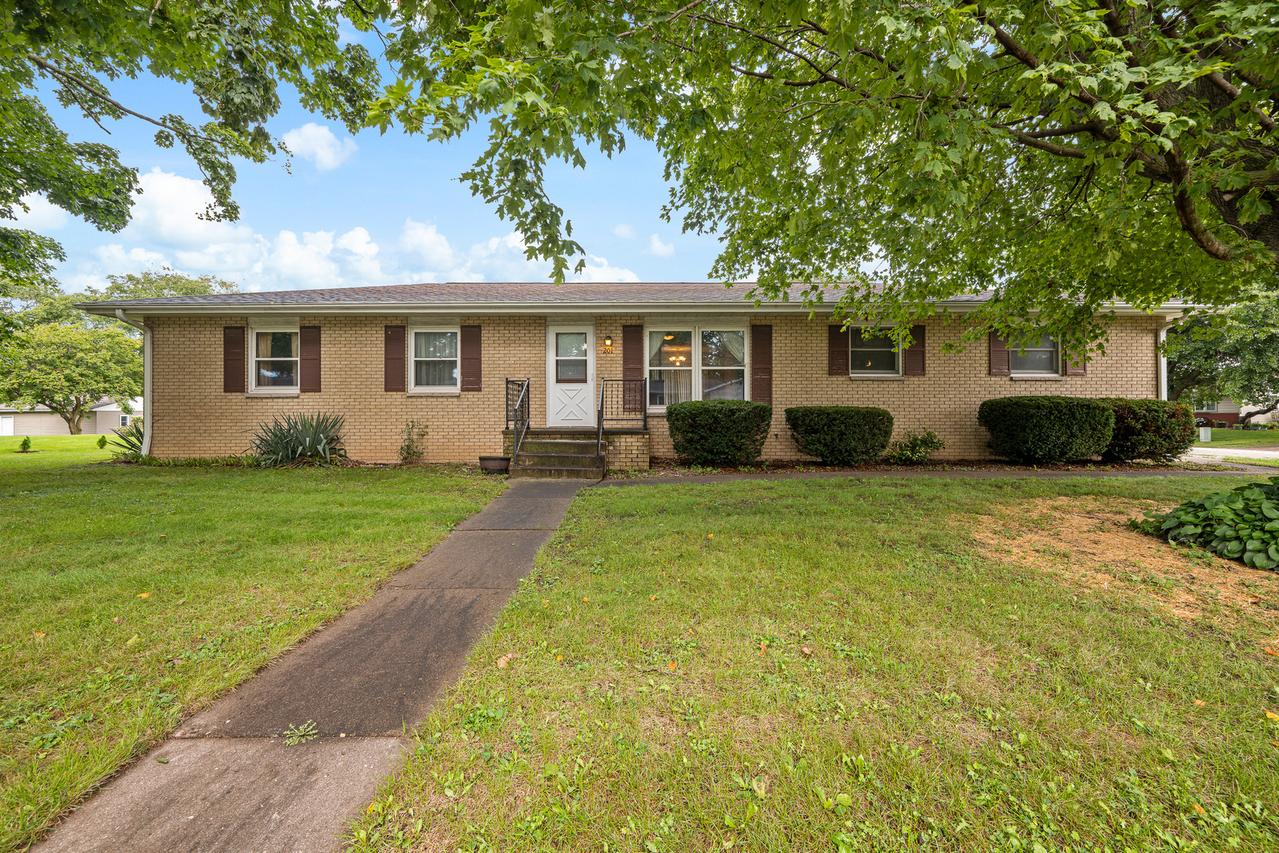 201 Marlane Dr., Alpha, IL 61413