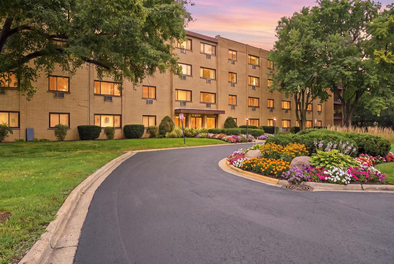 6600 S Brainard Ave. #212, Countryside, IL 60525