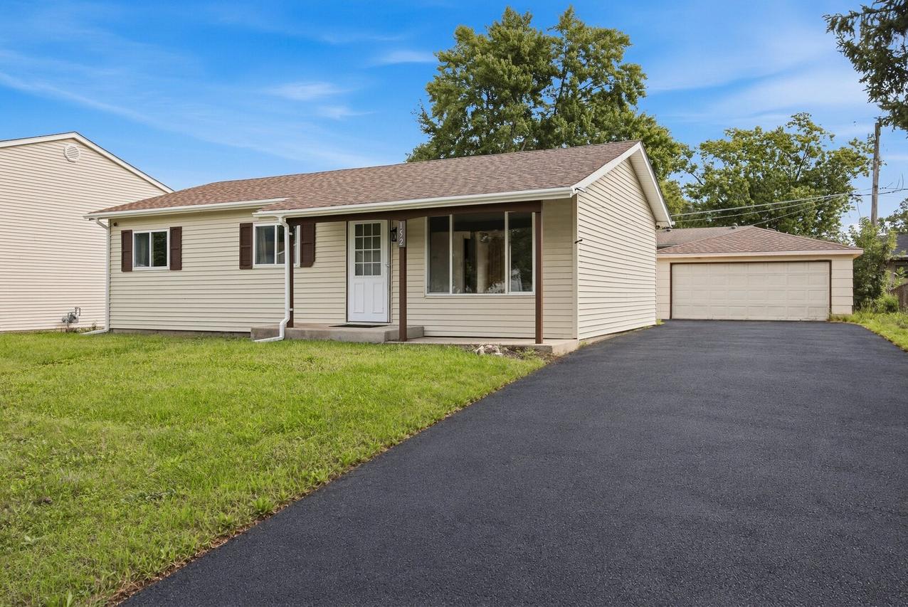 152 Malibu Dr., Bolingbrook, IL 60440