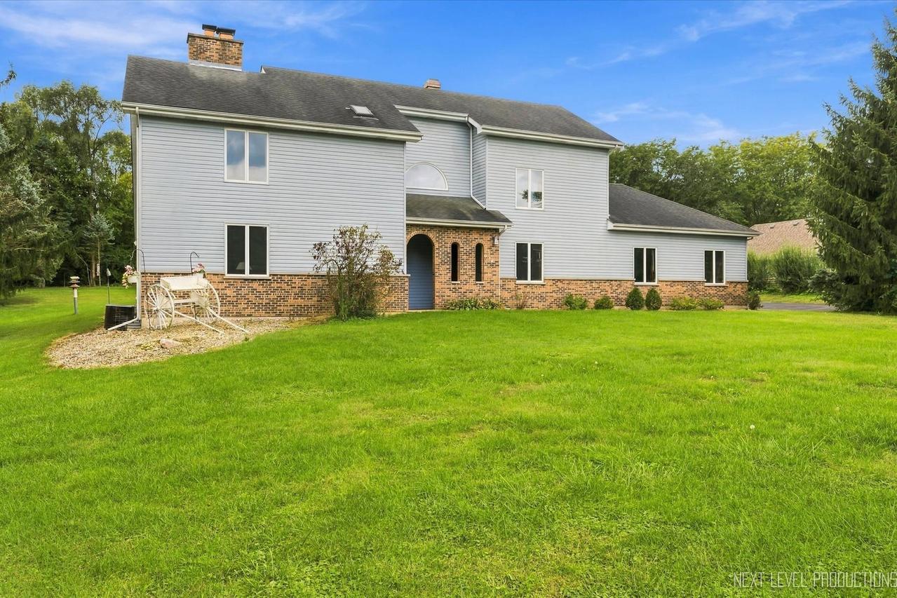 40W923 Mulhern Dr., Elburn, IL 60119