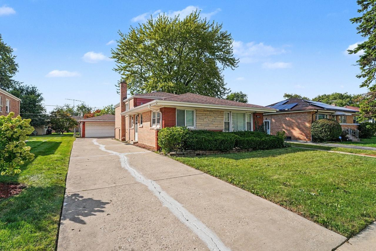 16518 Dobson Ave., South Holland, IL 60473