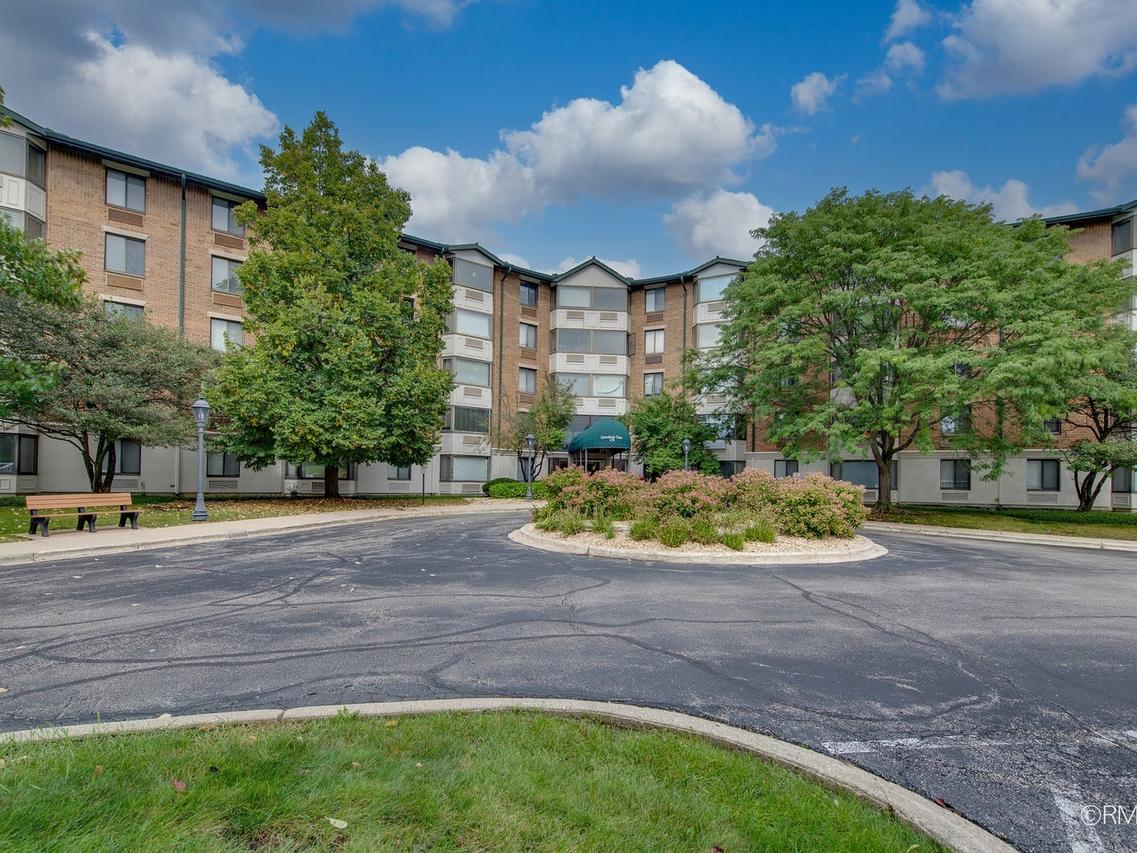 470 Fawell Blvd. #304, Glen Ellyn, IL 60137