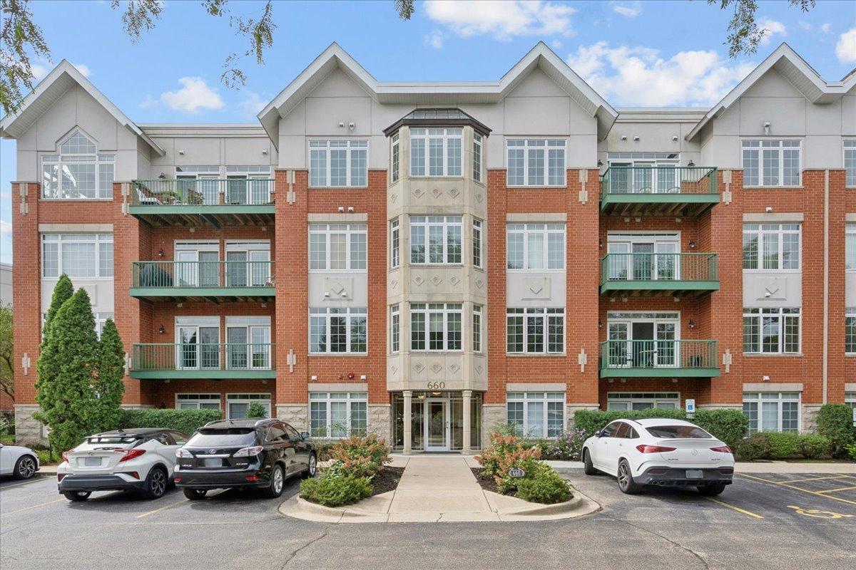 660 Mchenry Rd. #207, Wheeling, IL 60090