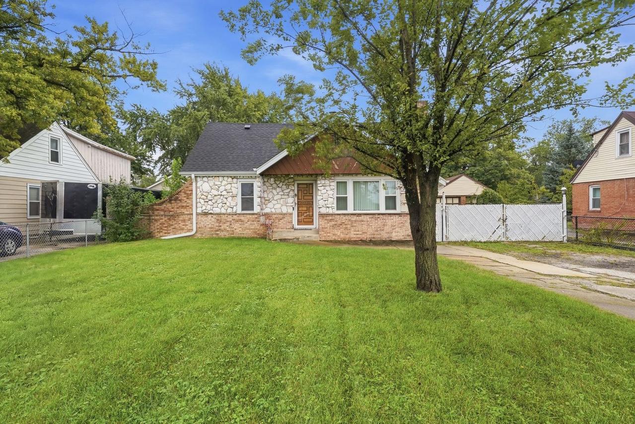 7915 W 70th St., Bridgeview, IL 60455