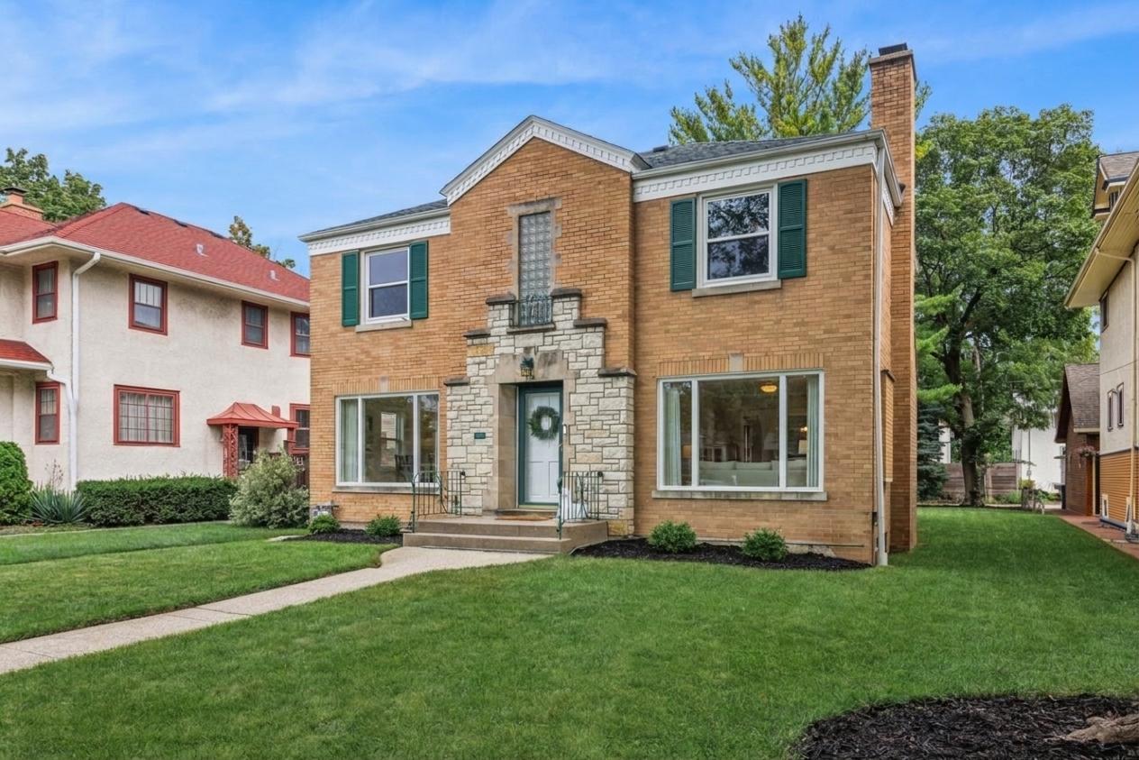 810 N Oak Park Ave., Oak Park, IL 60302