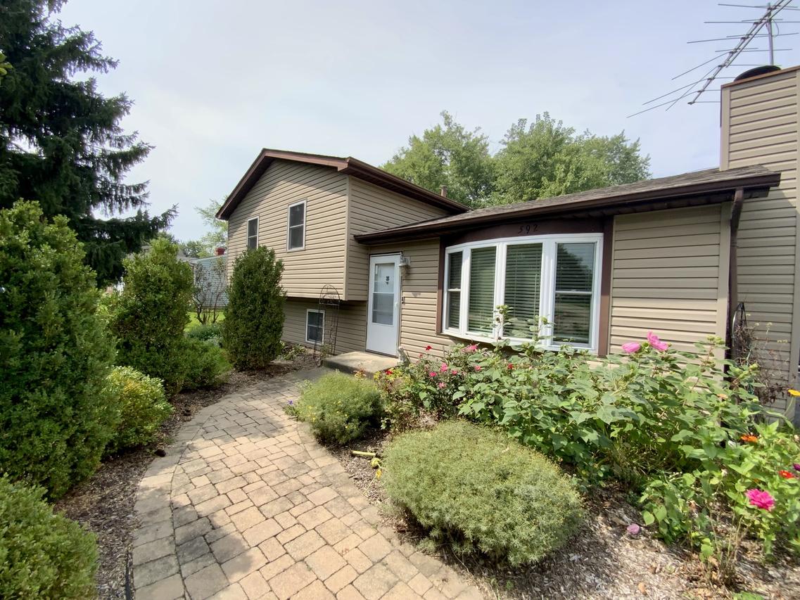 592 Pine Grove Ave., Gurnee, IL 60031