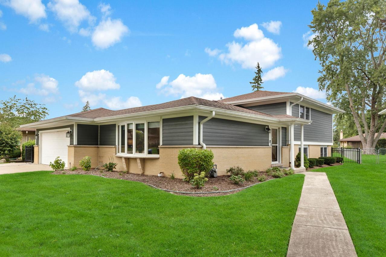 1602 N Oneida Ln., Mount Prospect, IL 60056