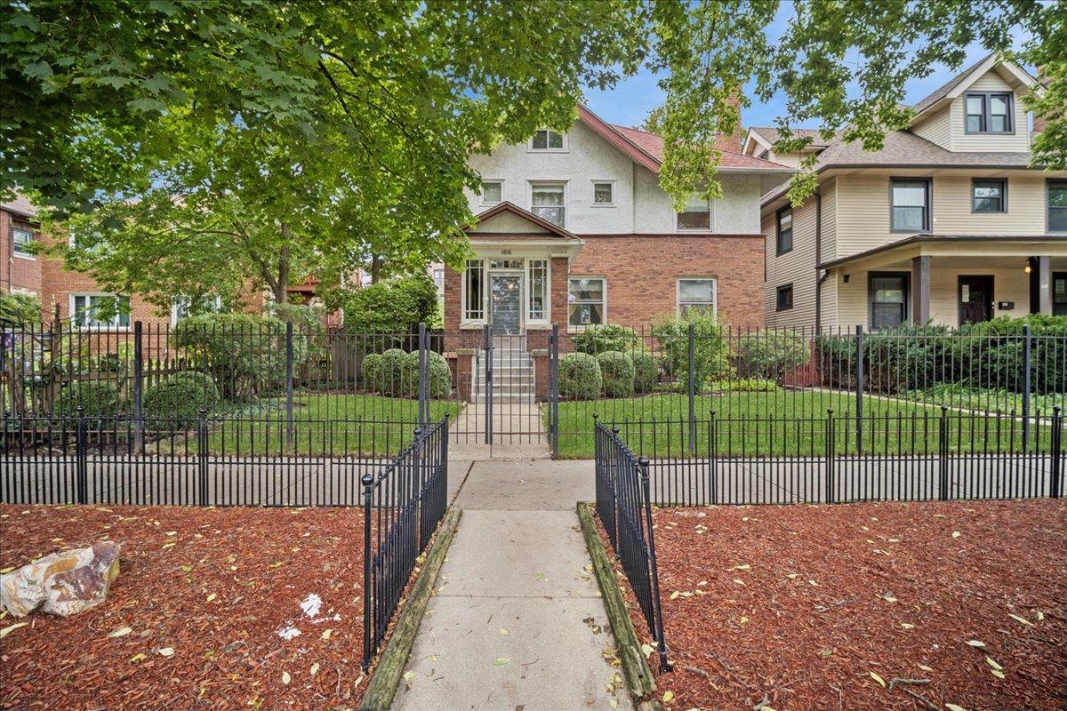 1616 W Jarvis Ave., Chicago, IL 60626
