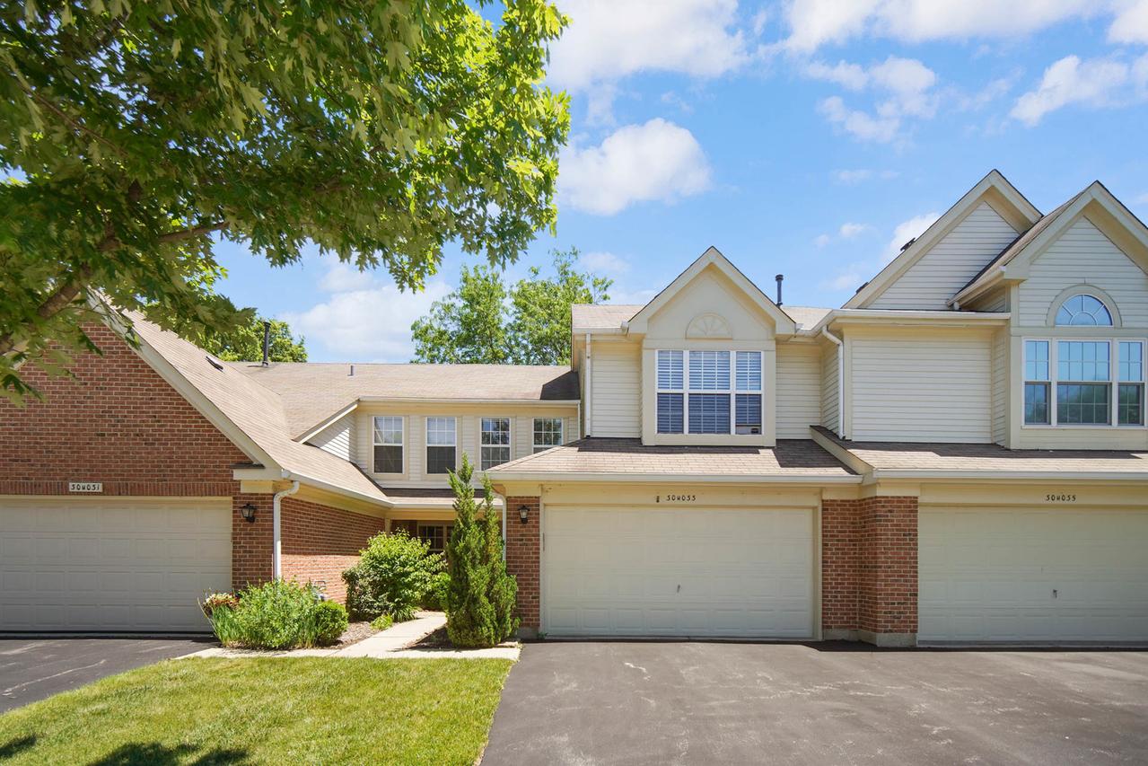 30W033 Princeton Ct., Warrenville, IL 60555