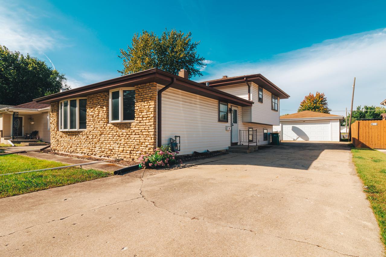 2307 Douglas St., Joliet, IL 60435