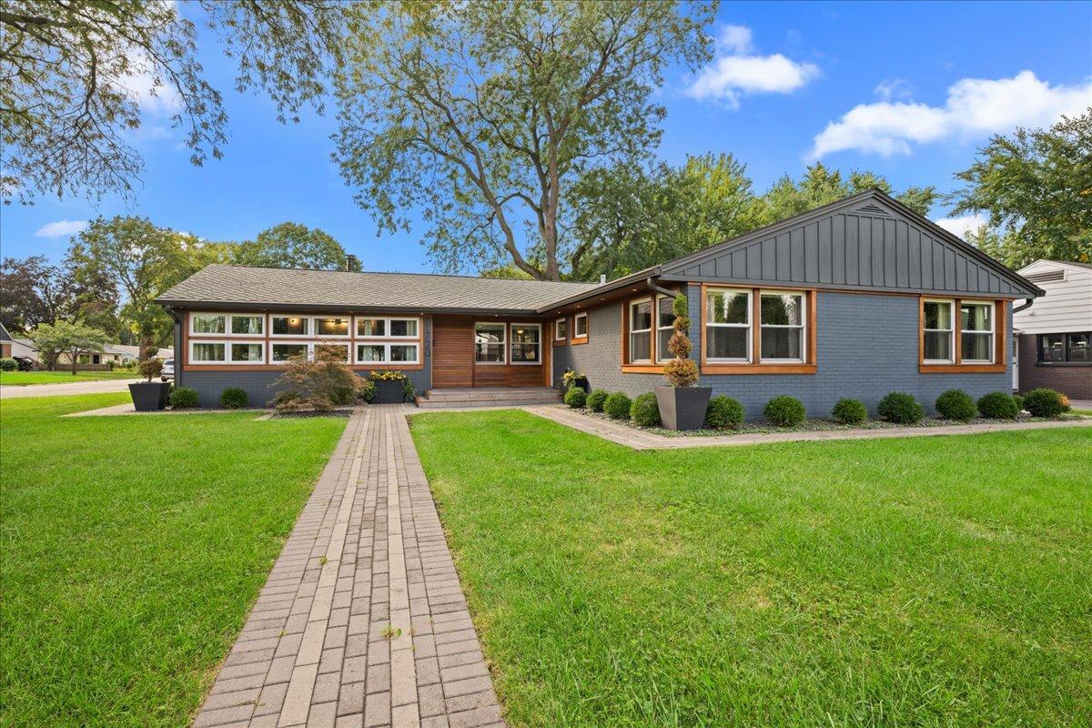 1720 Garfield Ave., Aurora, IL 60506