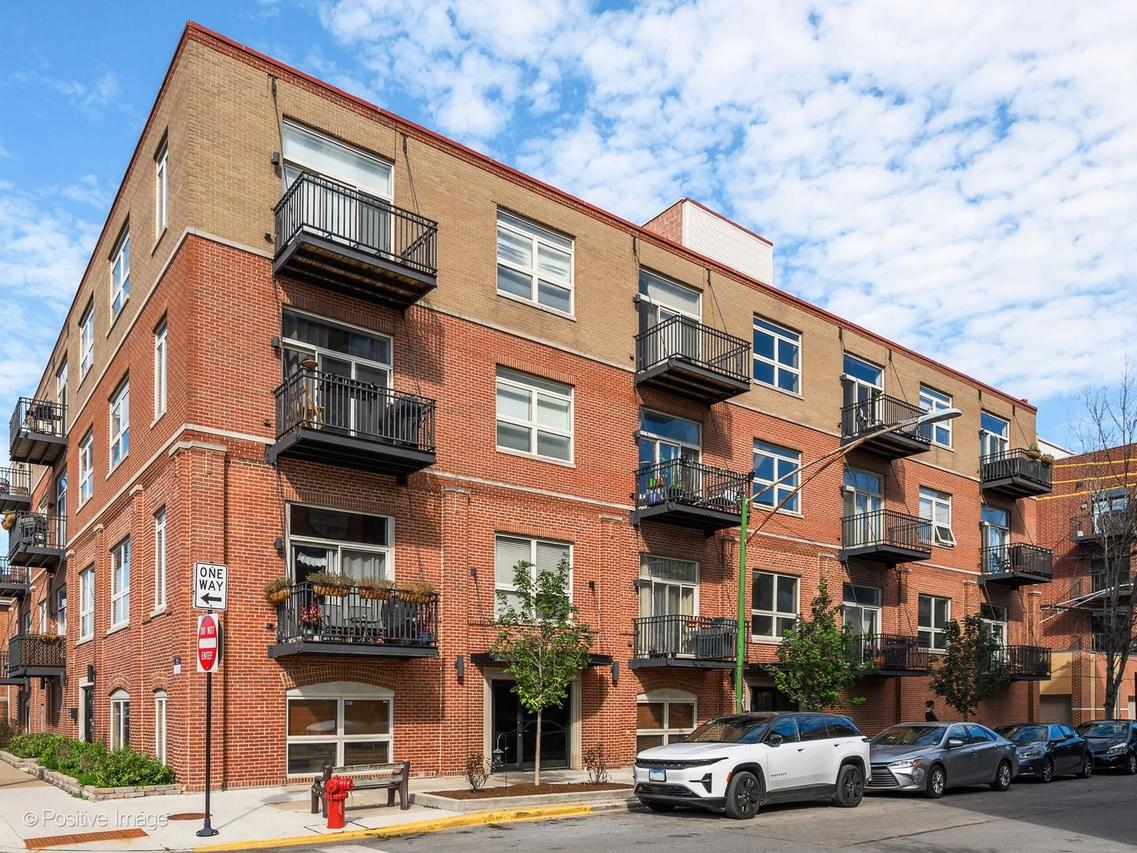 2804 N Oakley Ave. #305, Chicago, IL 60618