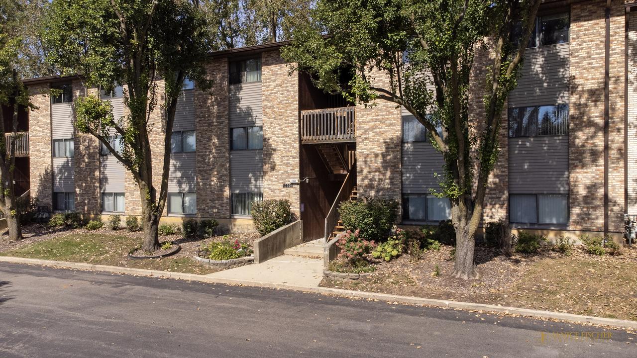 2358 South St. #E, Elgin, IL 60123