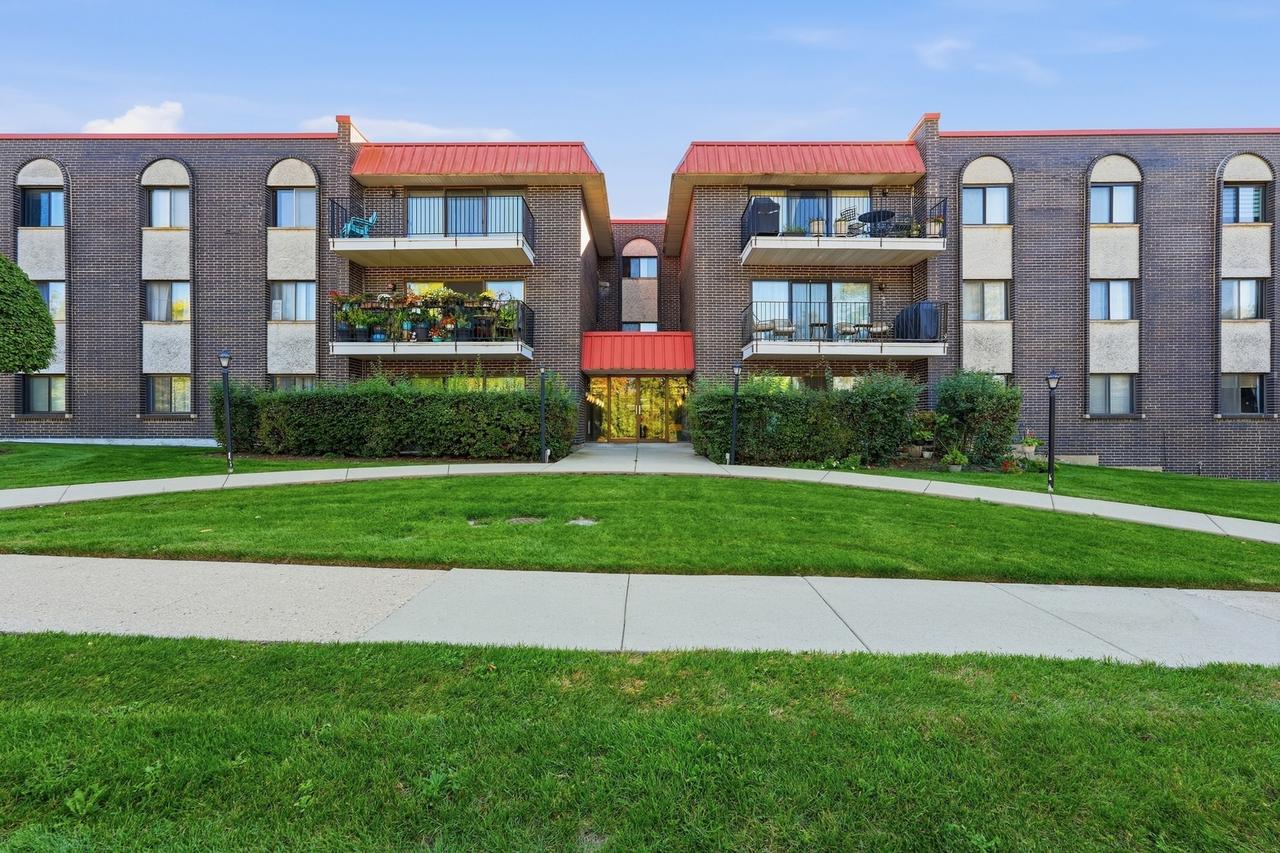 1255 W Prospect Ave. #101, Mount Prospect, IL 60056