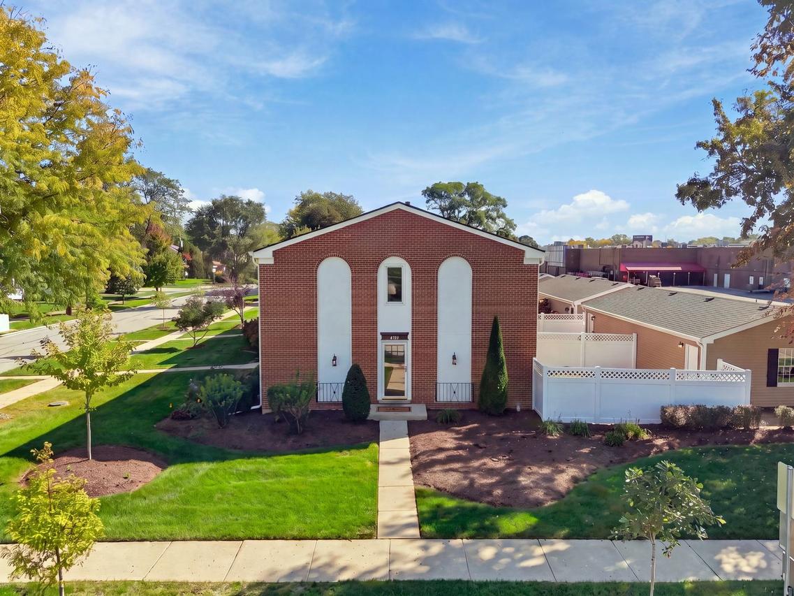 4201 Cumnor Rd., Downers Grove, IL 60515