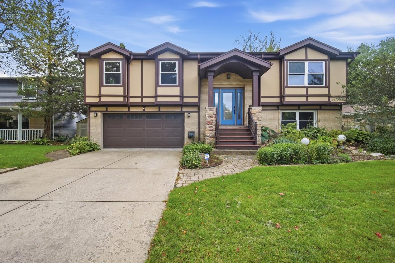 135 W King Arthur Ct., Palatine, IL 60067