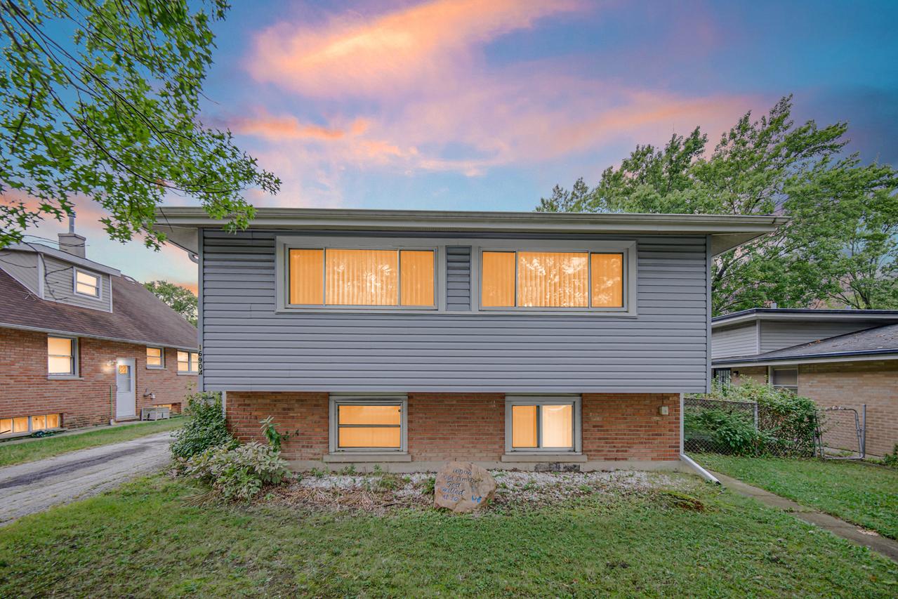 16904 Old Elm Dr., Country Club Hills, IL 60478