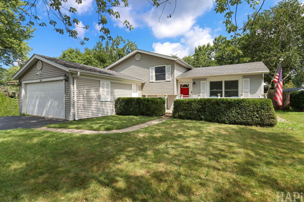 385 Northgate Rd., Lindenhurst, IL 60046