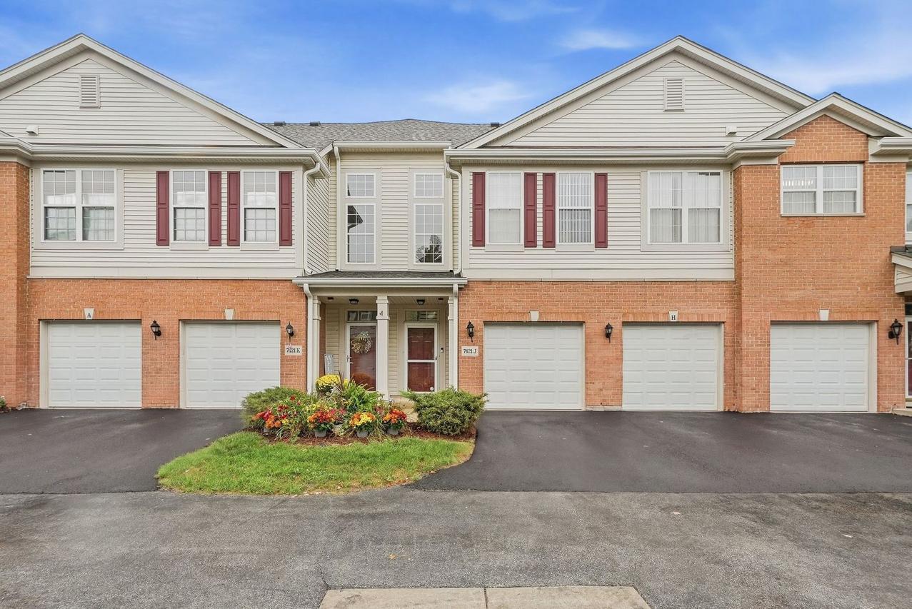 7421 Claridge Dr. #J, Bridgeview, IL 60455