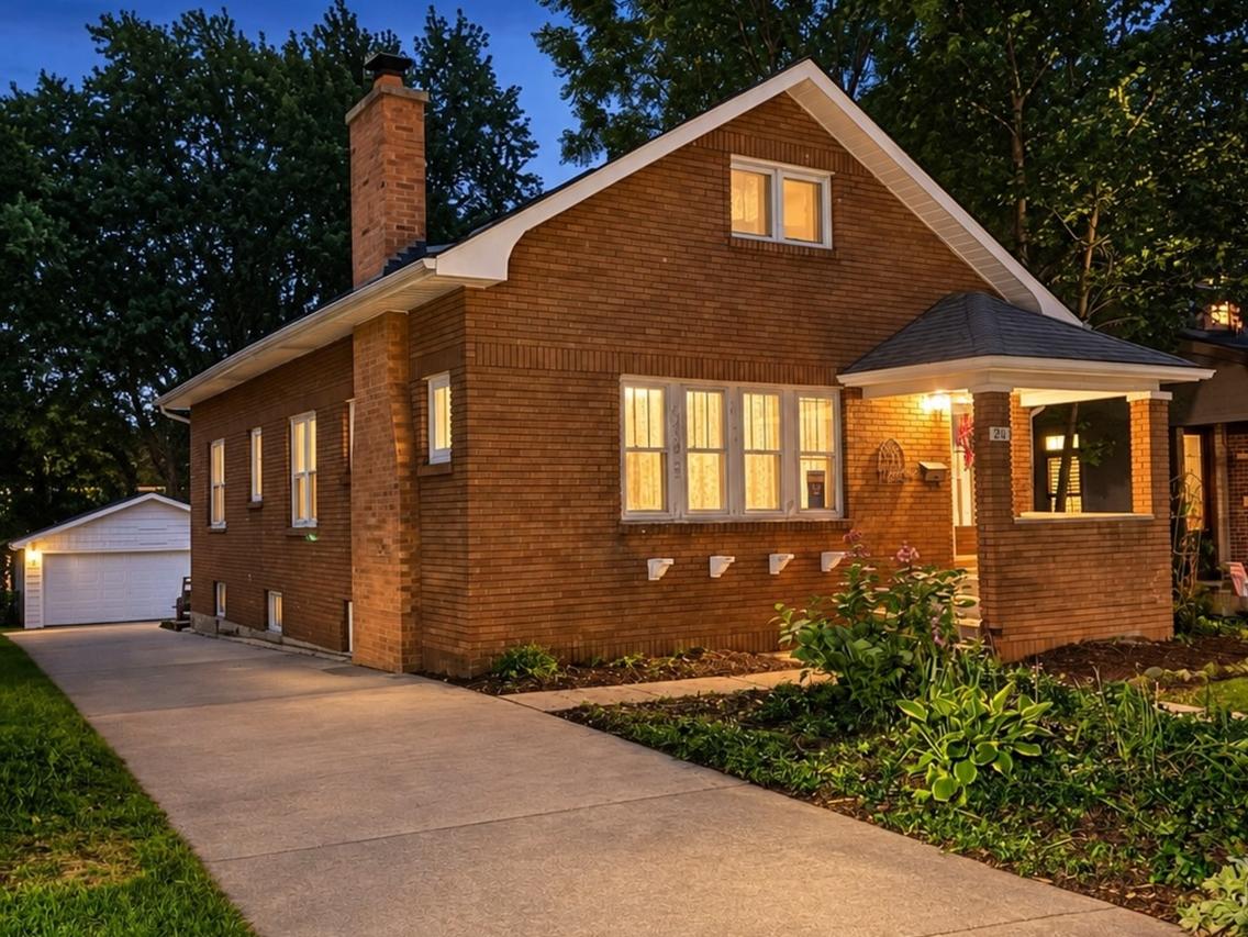 20 S Julian St., Naperville, IL 60540