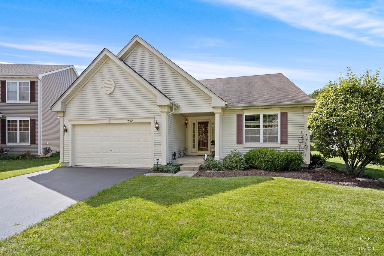 1352 Evergreen Ln., Pingree Grove, IL 60140