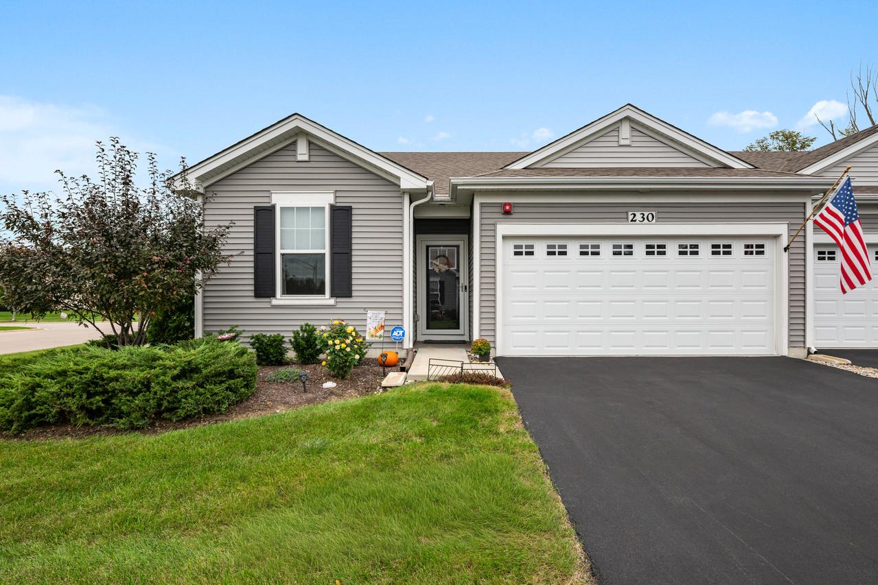 230 Sussex Ct., North Aurora, IL 60542
