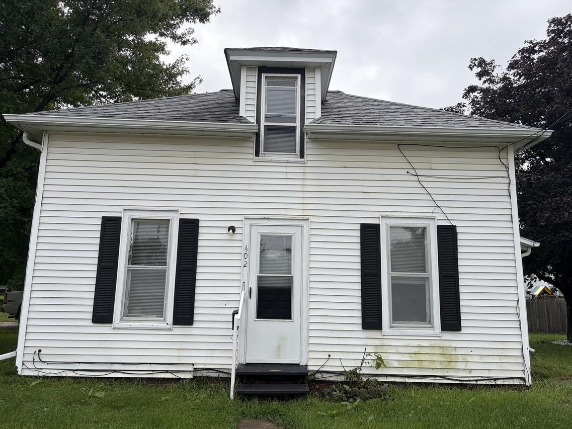 402 SW 3rd St., Aledo, IL 61231