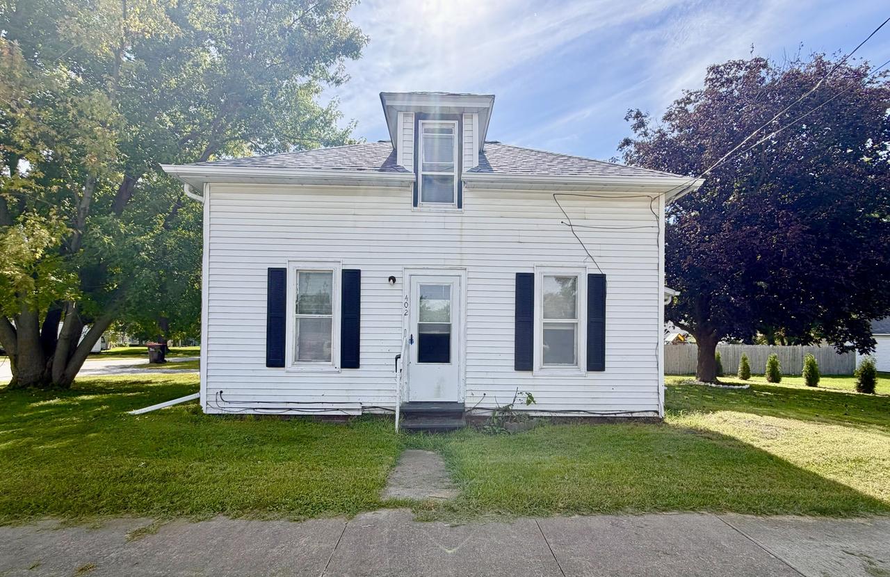 402 SW 3rd St., Aledo, IL 61231