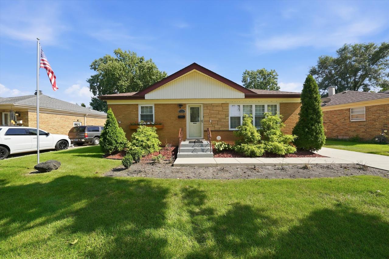 11201 Mandel Ave., Westchester, IL 60154